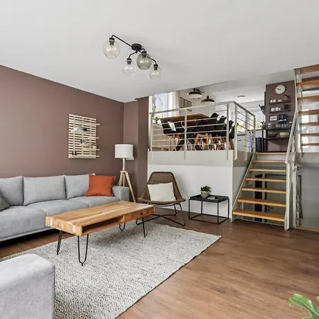 Charmantes Stadthaus, Parkplaetze, Garten Singen