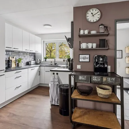 Charmantes Stadthaus, Parkplaetze, Garten