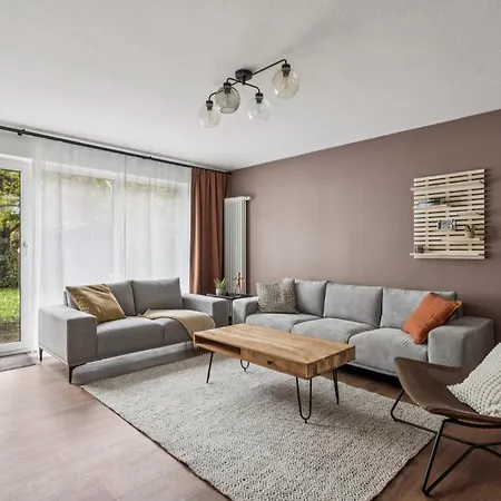 Charmantes Stadthaus, Parkplaetze, Garten Holiday home *