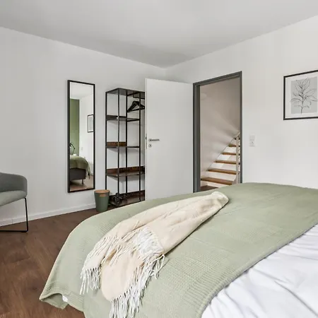 Charmantes Stadthaus, Parkplaetze, Garten *