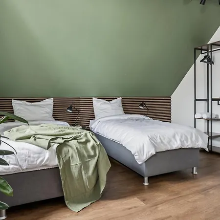 Charmantes Stadthaus, Parkplaetze, Garten Singen