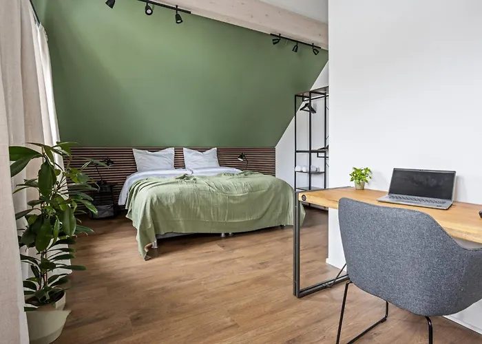 Charmantes Stadthaus, Parkplaetze, Garten Vakantiehuis